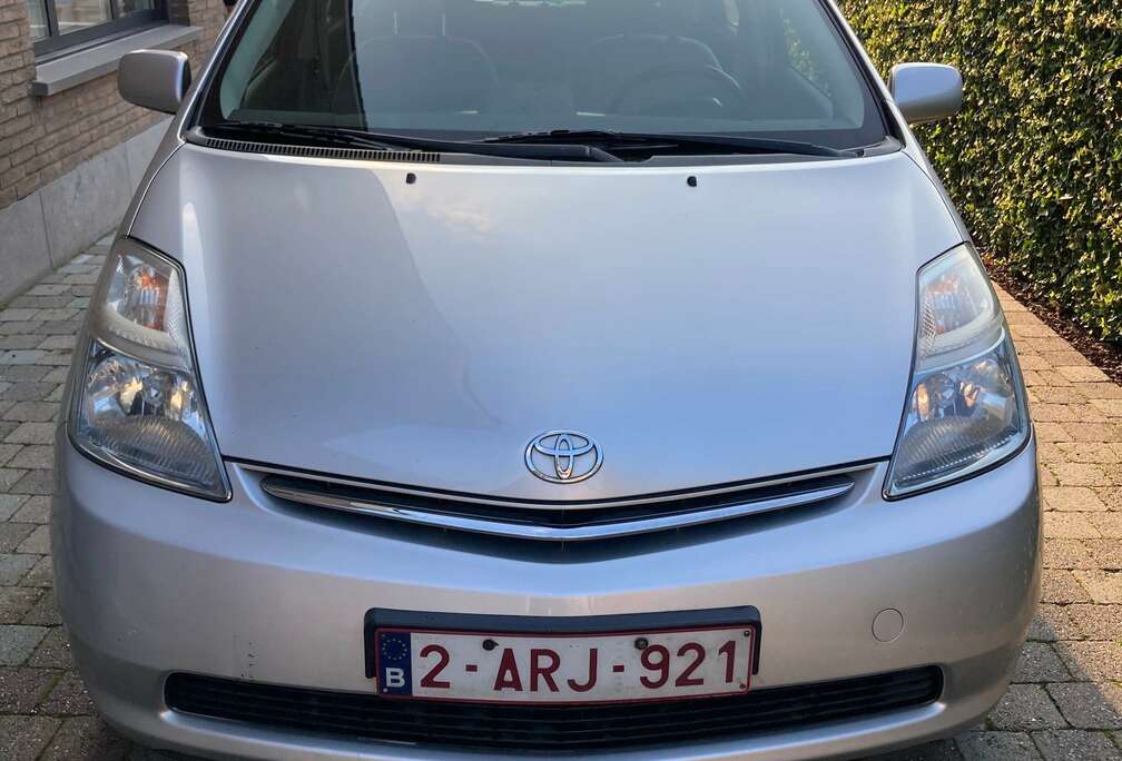 Toyota Prius (Hybrid)