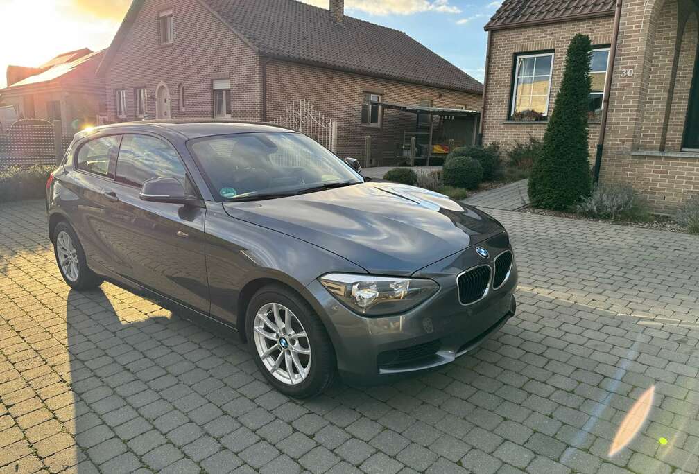 BMW 116i F21