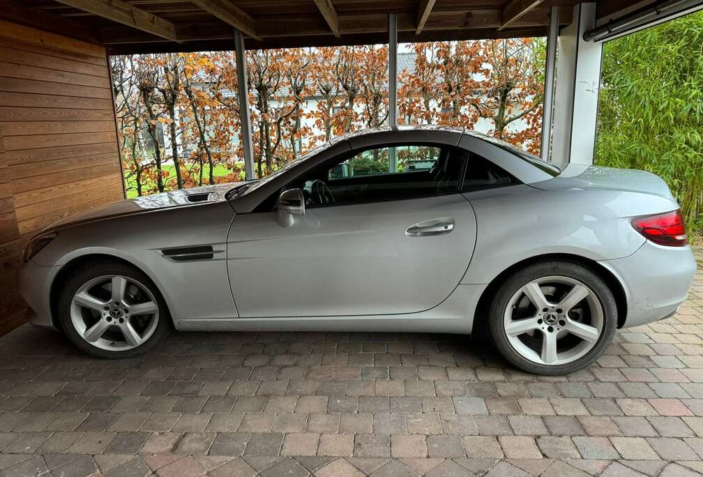 Mercedes-Benz SLC 200 9G-TRONIC