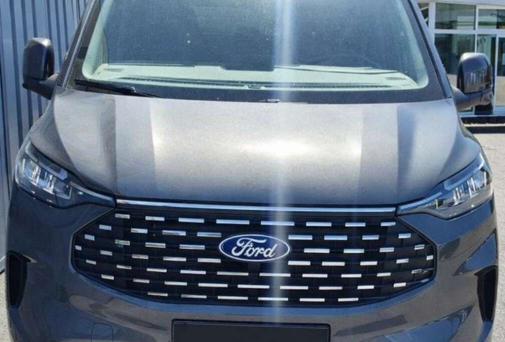 Ford Tourneo Custom 320 L2H1 VA Autm. TitaniumX