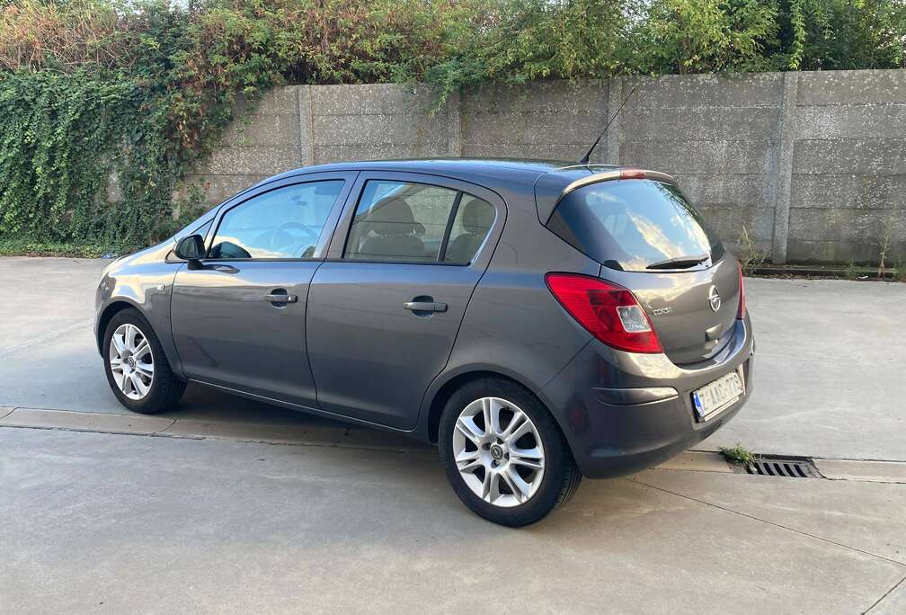 Opel 1.2 benzine 2011 met 122000km*EURO 5*LEZ OK*AIRCO*GARANTIE*5 DEURS