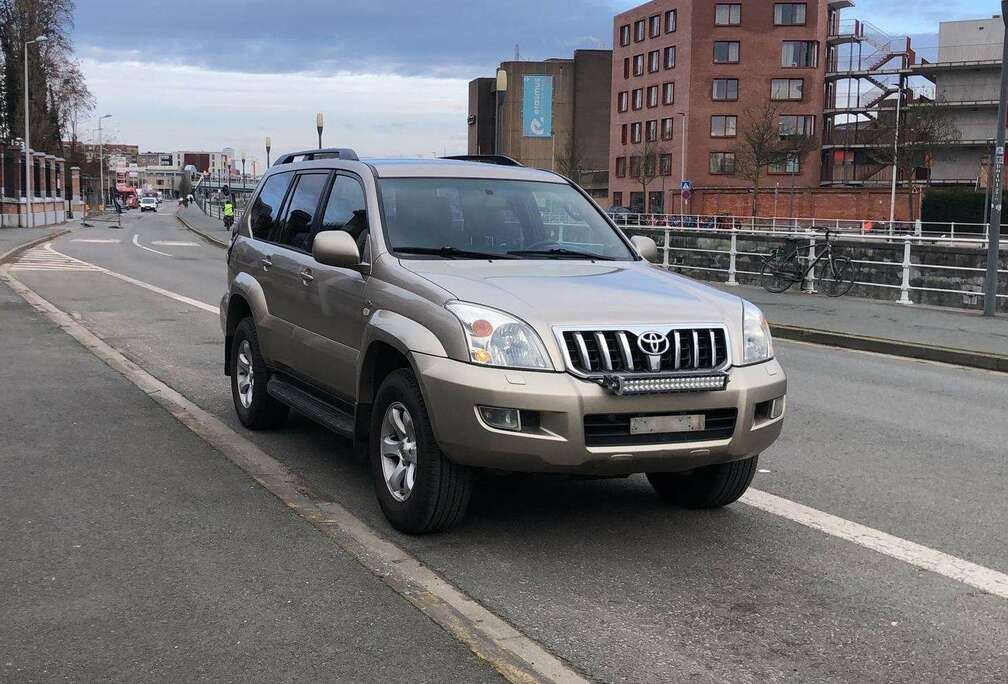 Toyota 3.0 Turbo D-4D VX 8 places