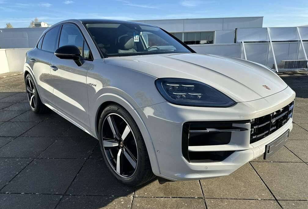 Porsche E-Hybride NIEUW MODEL/SPORTDESIGN/LUCHTVERING/LED