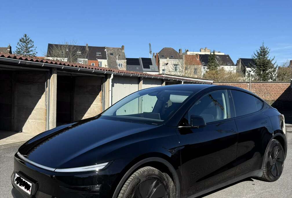 Tesla 83.1 kWh Long Range AWD