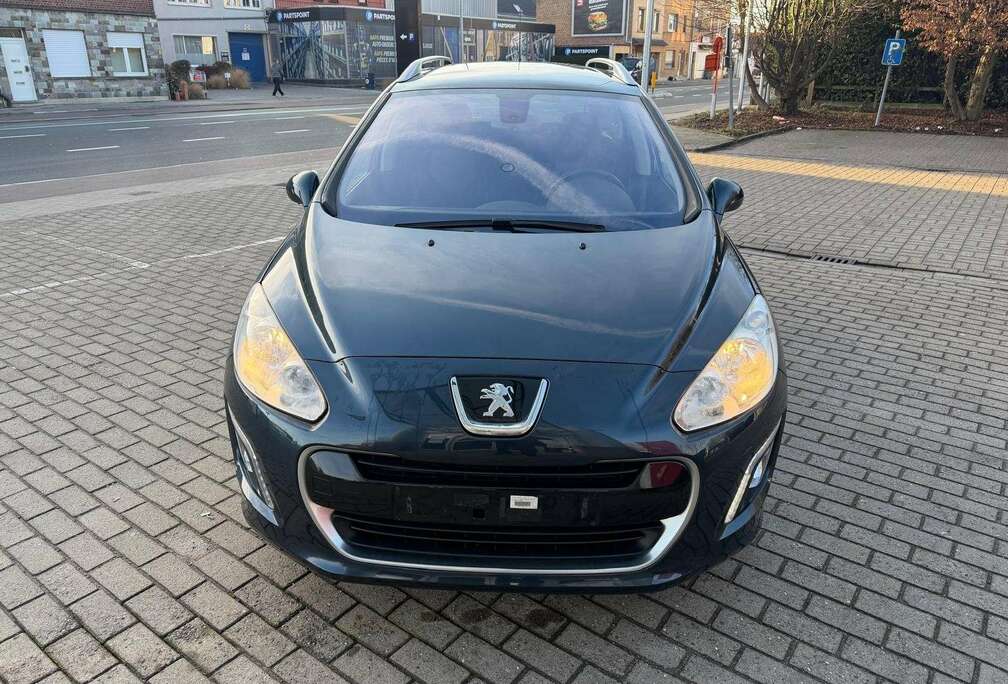 Peugeot SW 1.6ess clim 7pl 147000km carnet euro5