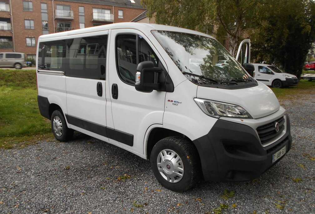 Fiat 2.3 hdi    150 cv  9 places