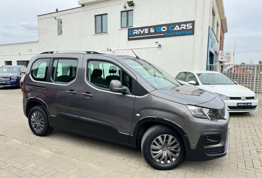 Peugeot 1.2i Benzine - Panoramische dak  ** 1 JAAR GARANTIE **