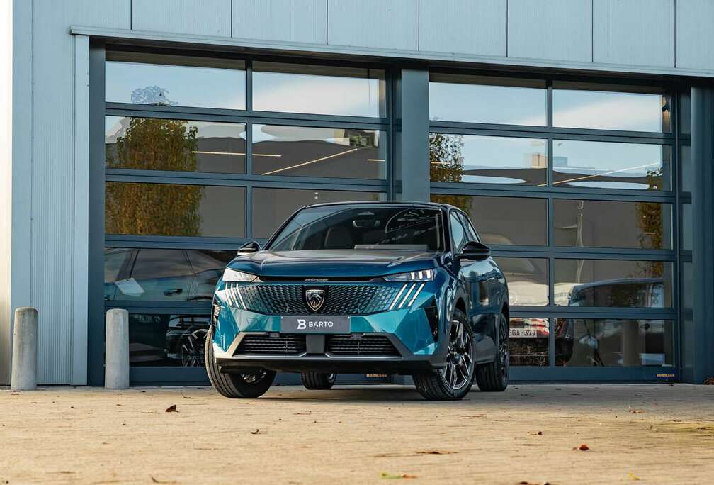 Peugeot GT MHEV 136 PK  360  Alcant.  Pano  Massag...