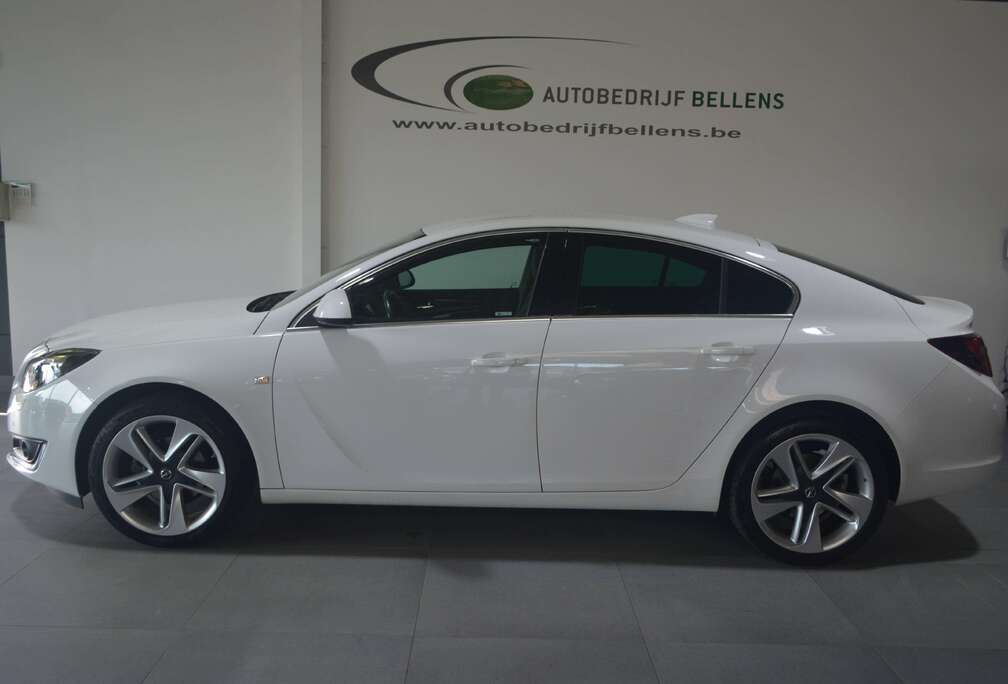 Opel Insignia 1.6 Turbo ECOTEC Cosmo / LEDER / NAVI + CAMERA / SPORT PACK