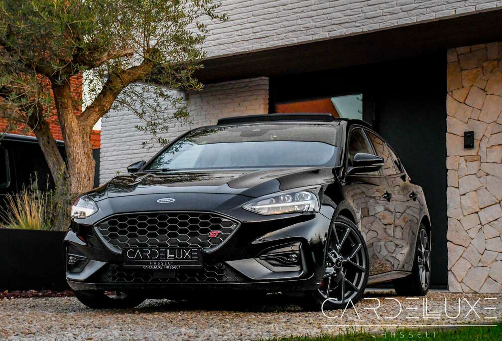 Ford Focus 2.3 ST  RECARO SEATS  PANO  NAVI  LED