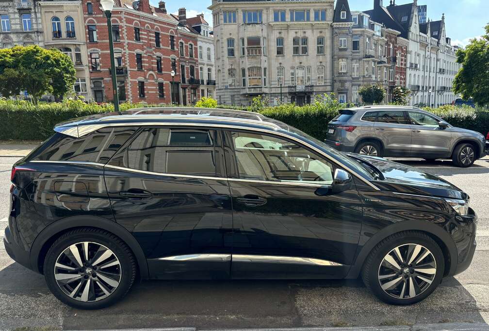 Peugeot 3008 2 Hybrid4 300 e-Auto8