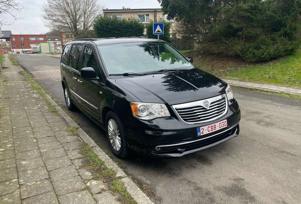 Lancia Voyager 2.8 MultiJet Gold Line