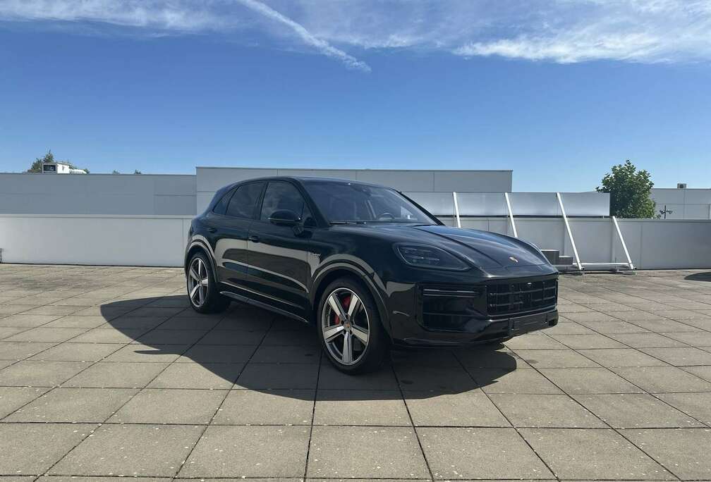 Porsche Cayenne Turbo E-Hybrid 22\