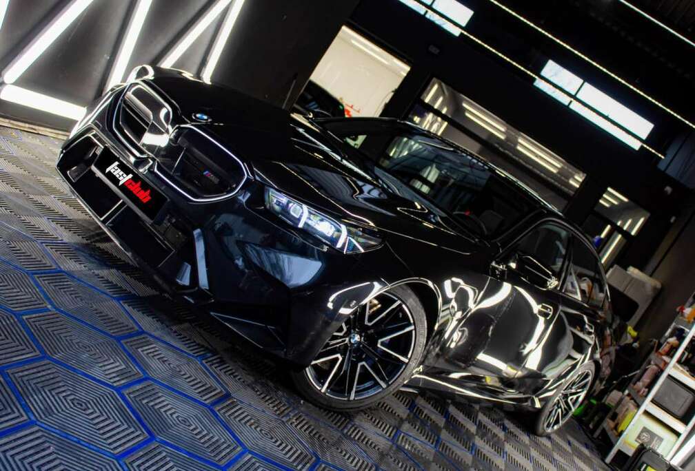 BMW Limousine G90 black-sapphire metallic