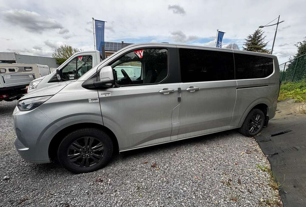 Ford Tourneo Custom Titanium PHEV FWD 2.5L PHEV 227PS C