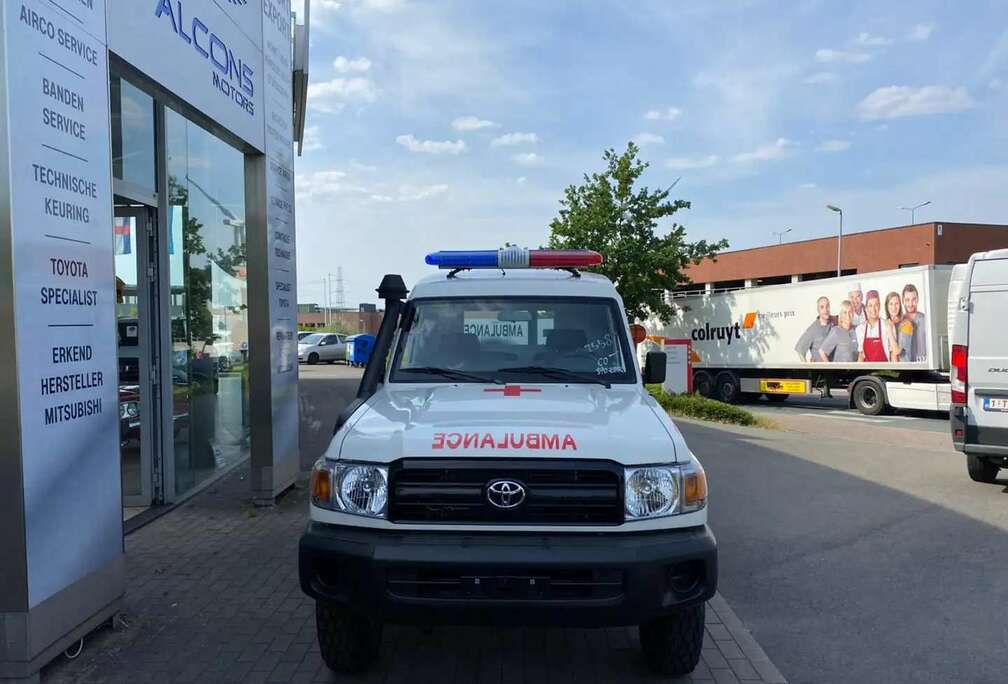 Toyota 4.2L Diesel HARD-TOP AMBULANCE / AC / 2023 EXPORT