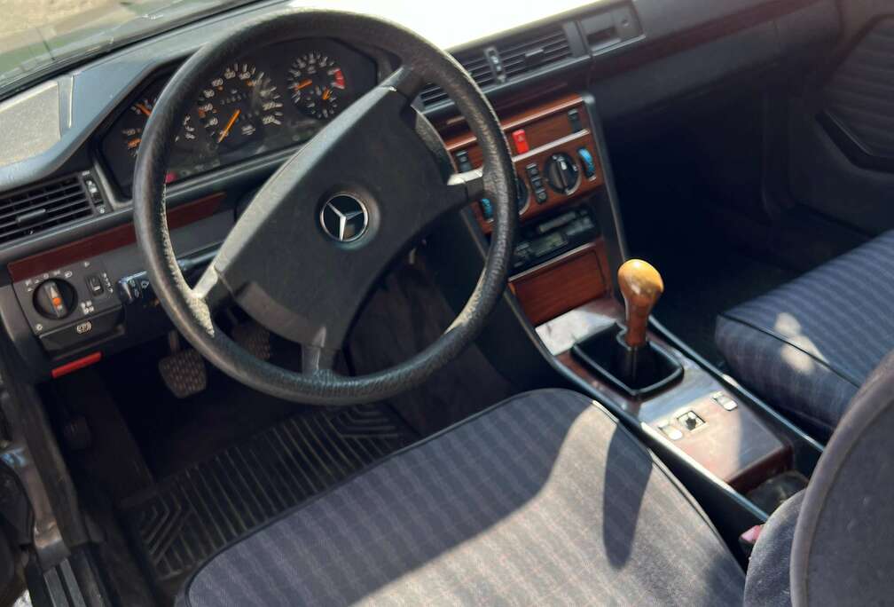 Mercedes-Benz w124