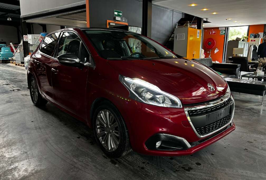 Peugeot 208 1.2  Allure S/12 mois de garantie