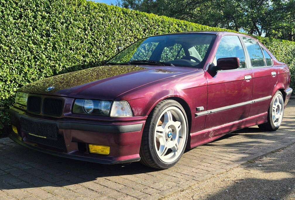 BMW 328i