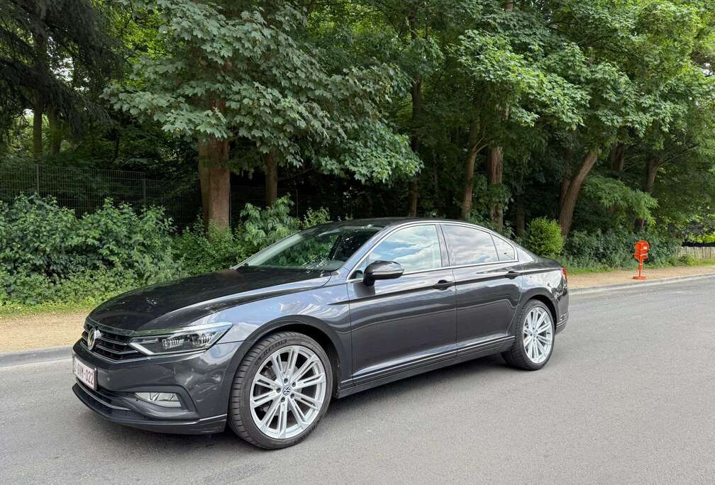 Volkswagen Passat 1.6 TDi HIGLHLINE BOITE  DSG (EU6.2) MATRIX