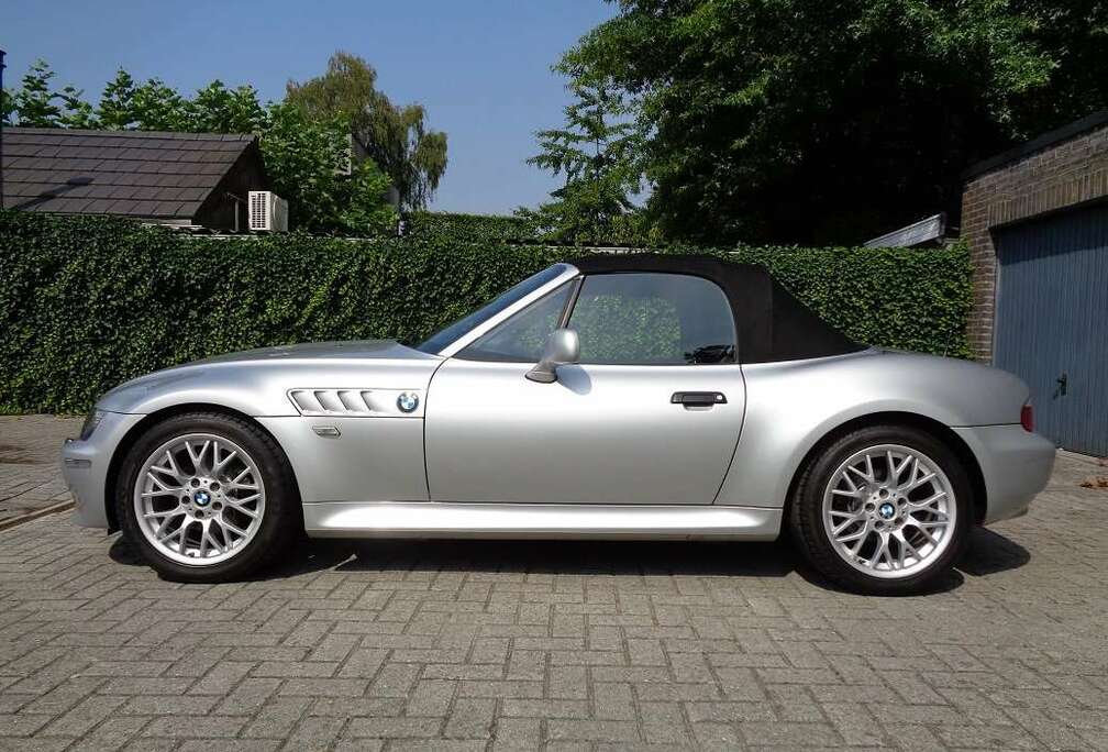 BMW Z3 Roadster 1.9i Sport Edition (Full Option)