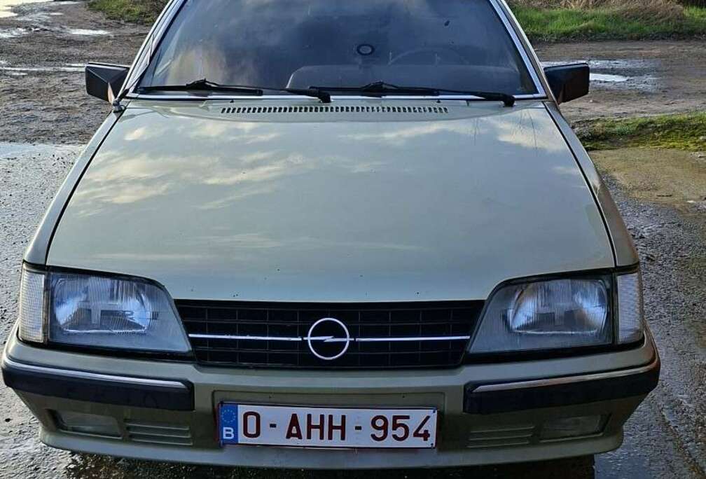 Opel 2.5 se 1984 100kw/136pk