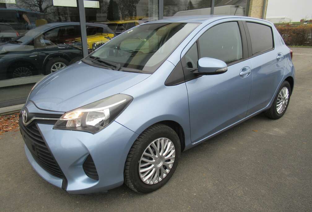 Toyota Yaris 1.33i VVT-i Active and pack Live 2