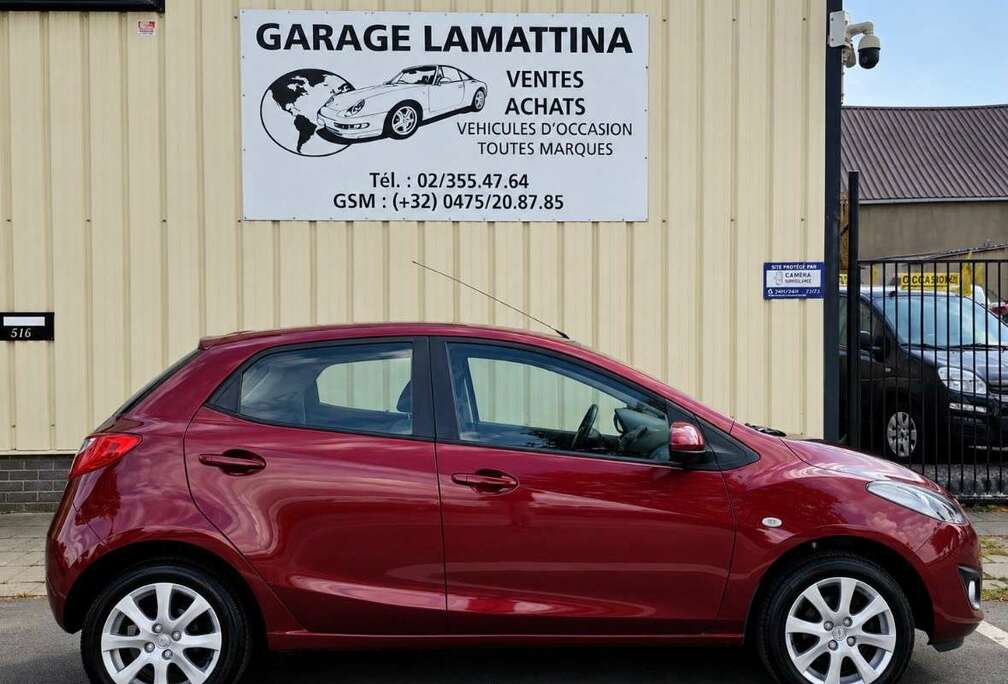 Mazda 2 1.3i garantie 1an avec carnet d’entretien complet