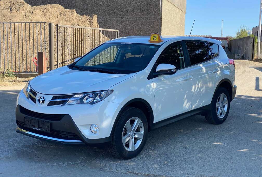 Toyota RAV4 2.0i 4x4 Lounge