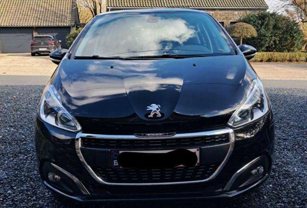 Peugeot 208 1.2i PureTech Signature S