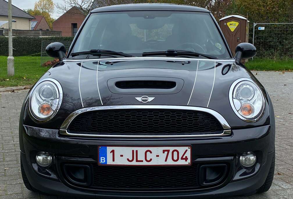 MINI Mini Cooper SD hatchback