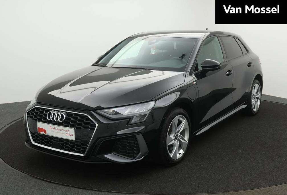 Audi Sportback Audi A3 Sportback S-line 40TFSIe 204pk *