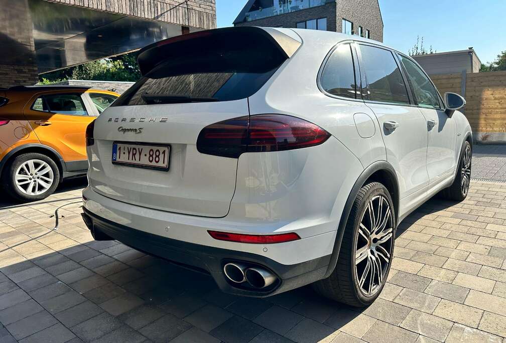 Porsche Cayenne S E-Hybrid Platinum Edition