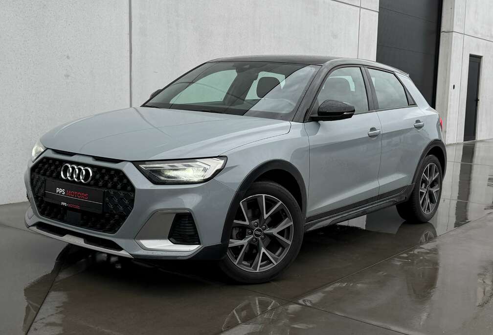 Audi 30 TFSI CITYCARVER  S-LINE  LED  APPLE CARPLAY