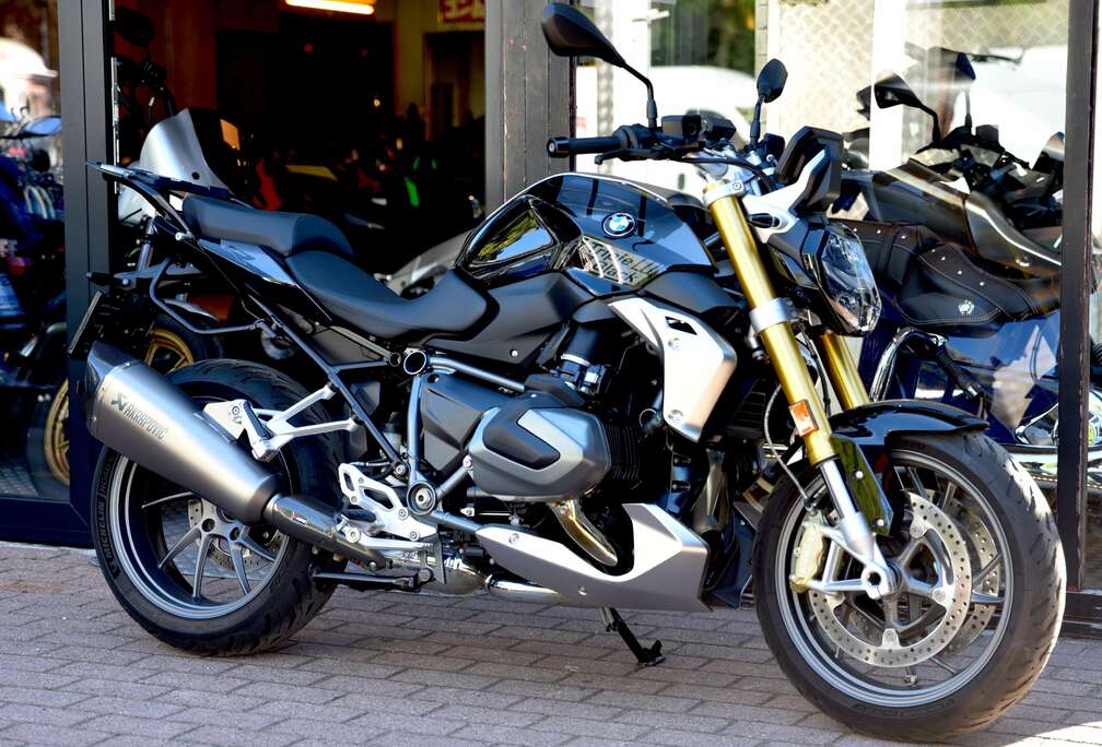 BMW TRIPLE BLACK ***MOTO VERTE***