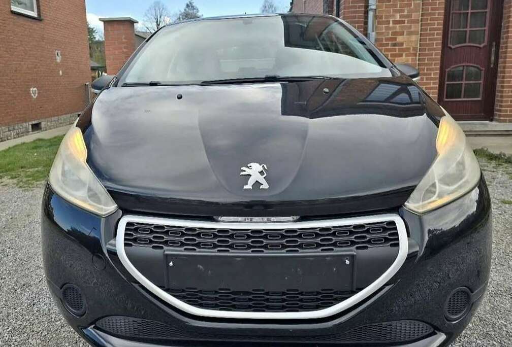 Peugeot 208 1.2i Allure