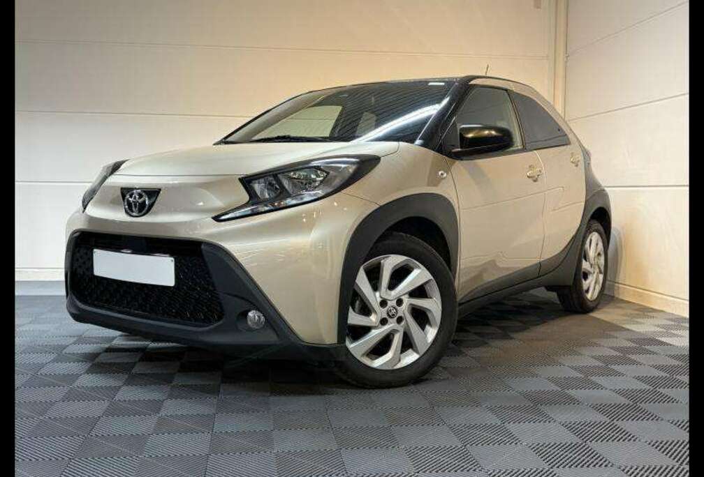 Toyota 1.0 72cv Automatique beige 10/22 42865km Airco GPS