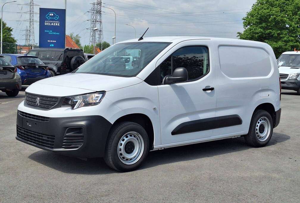 Peugeot 1.5 BlueHDi 100pk 16000km 3Zit (15289Netto+Btw/Tva)