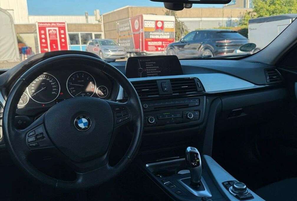 BMW 320i Aut.