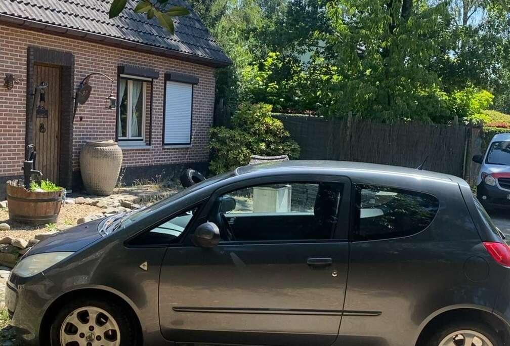 Mitsubishi 1.3i 16v Invite