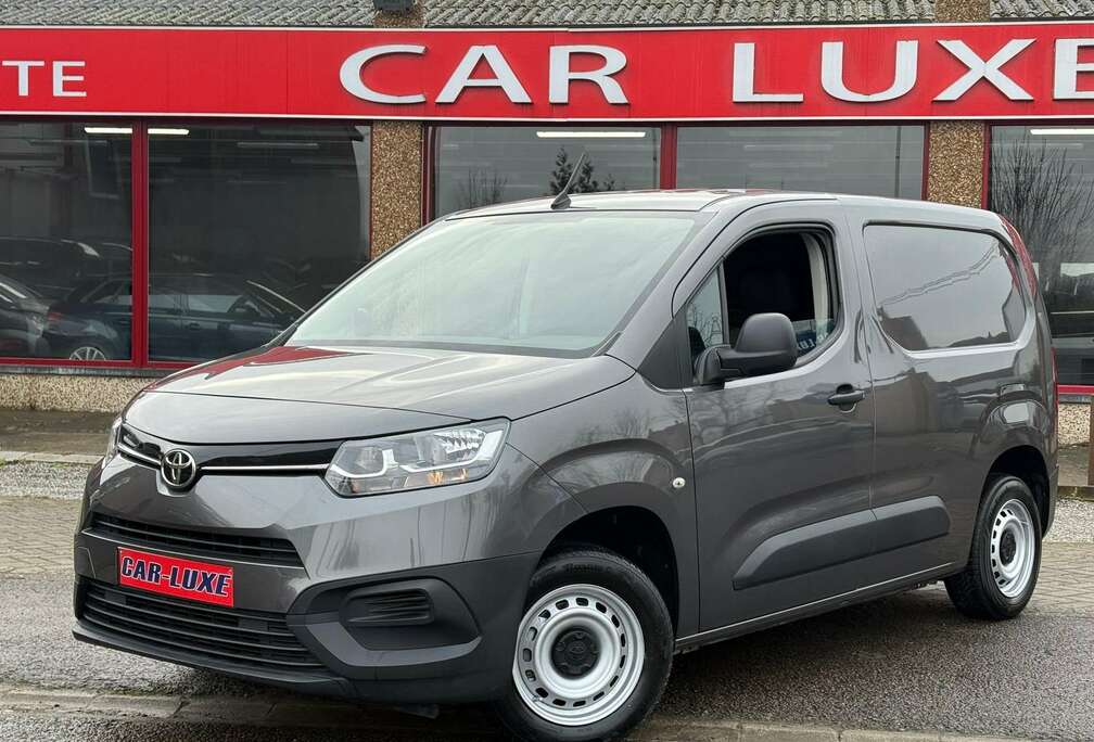 Toyota ESSENCE UTILITAIRE 110CV