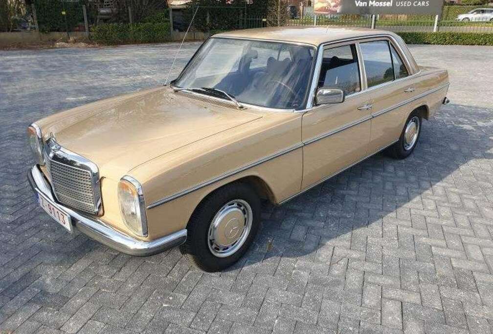 Mercedes-Benz W114 automaat