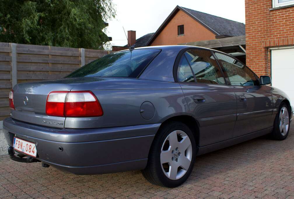 Opel Omega 2.5 DTI Executive