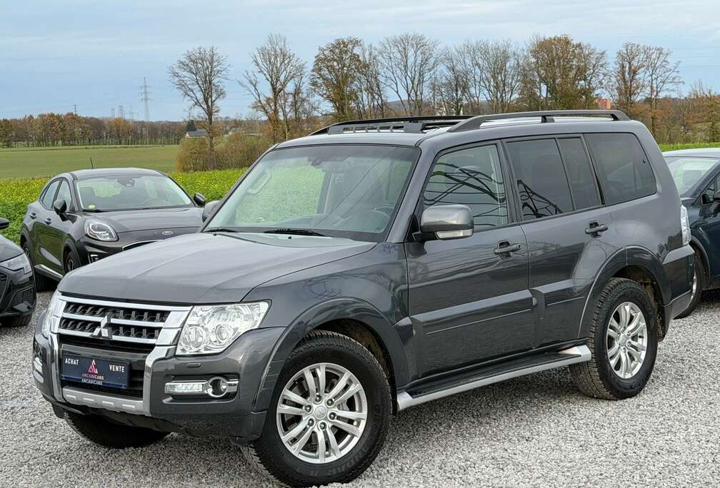 Mitsubishi 7places - Pajero 3.2 DI-D - Toit ouvrant - Gps