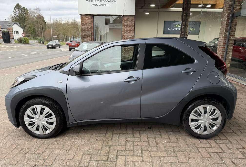 Toyota X PLAY AUTOMATIQUE**GSM 0475323828**8 ANS GARANTIE