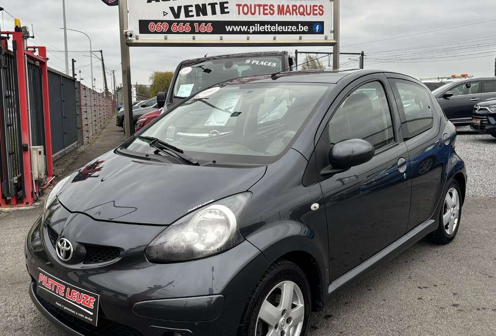Toyota TOIT OUVRANT/NOUVELLE EMBRAYAGE/FAIBLE CONSOMMATION/
