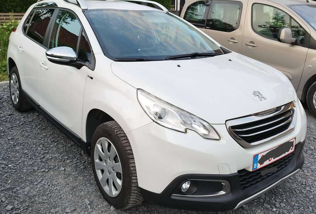 Peugeot 2008 1.2i PureTech Urban Cross