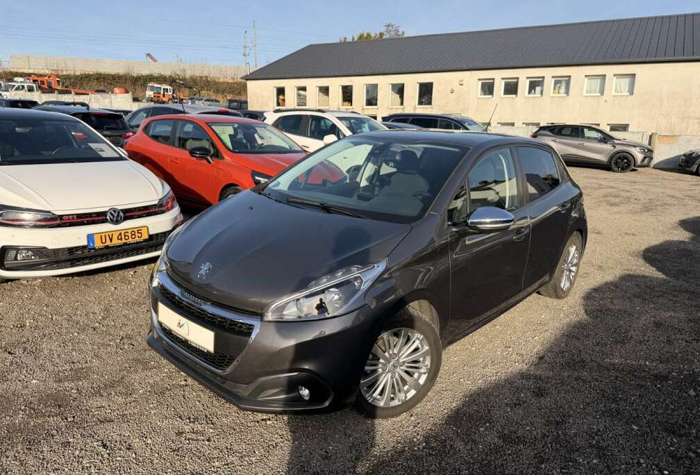 Peugeot 1.2 Signature 82