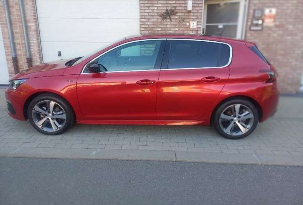 Peugeot Gt Line,full option,toit pano,intérieur et plafon