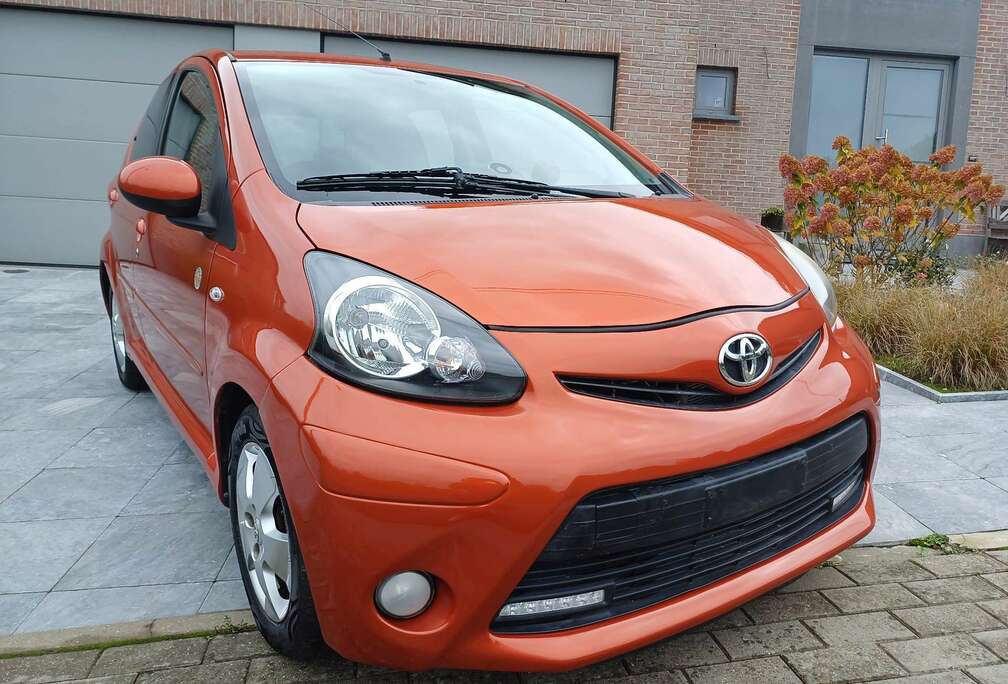 Toyota 1.0i Comfort PRTE  IMMATRICULER